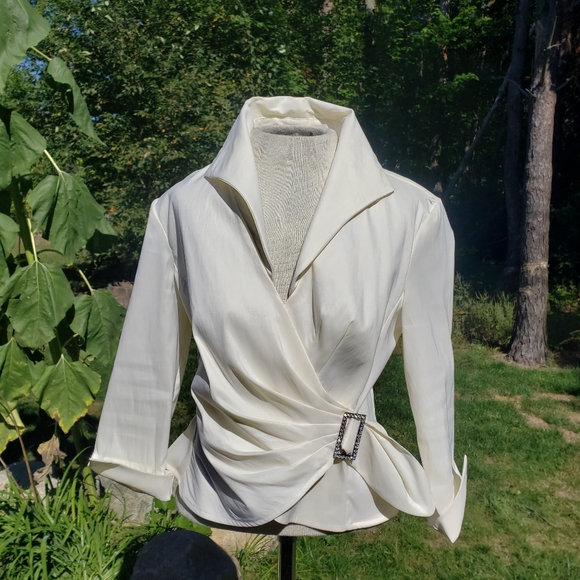 Vintage Wrap Top - Picture 2 of 9